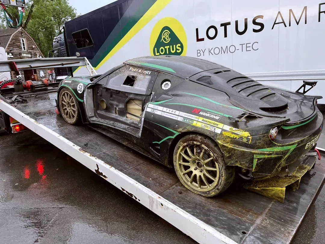 Evora 540 na kamionu, LOTUS AM banner, Spa-Francorchamps