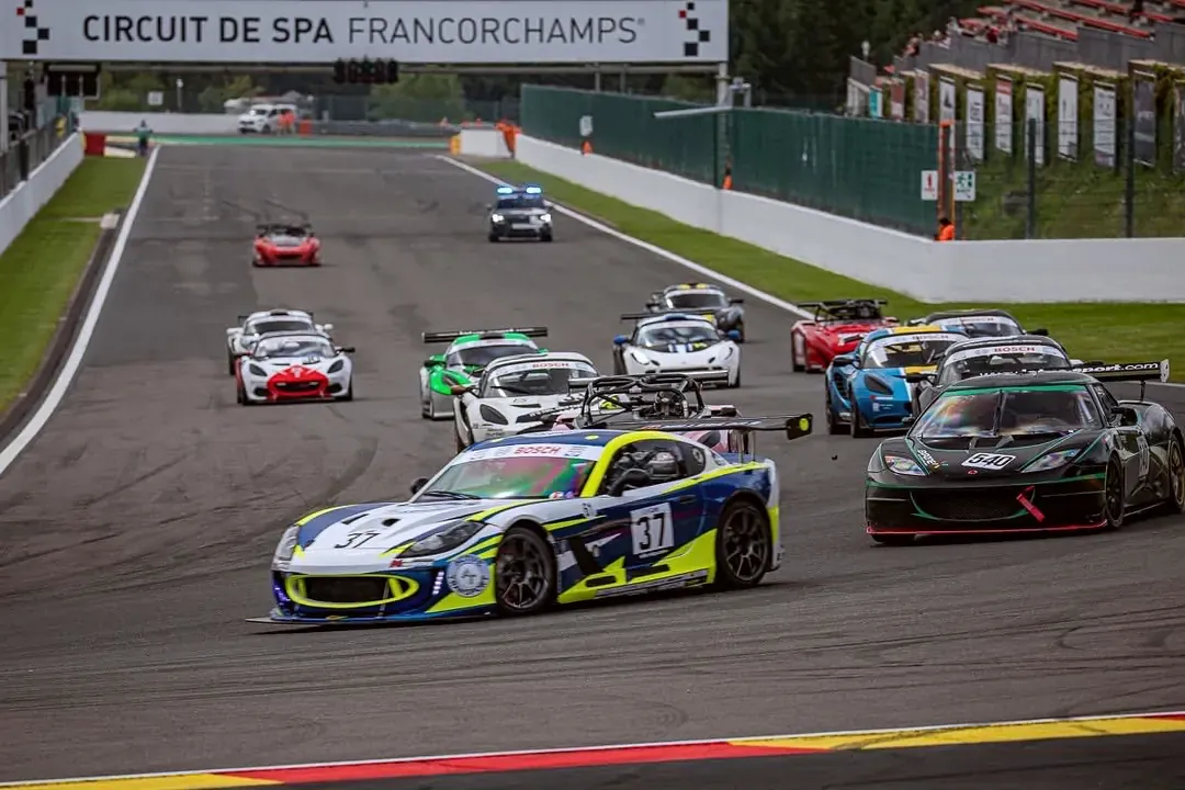 Start závodu na Circuit de Spa-Francorchamps